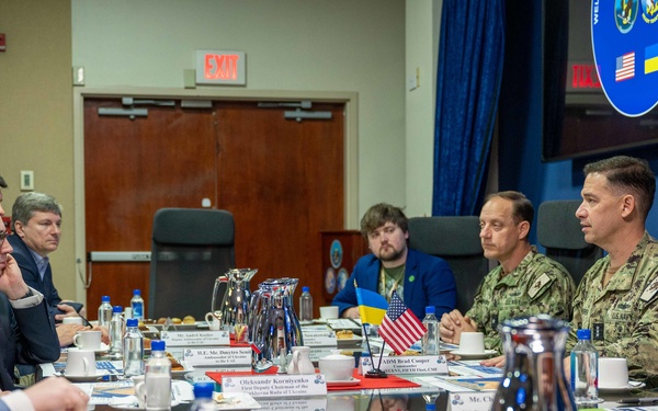 NAVCENT Hosts Ukraine Delegation for Tour of Unmanned and AI Task Force