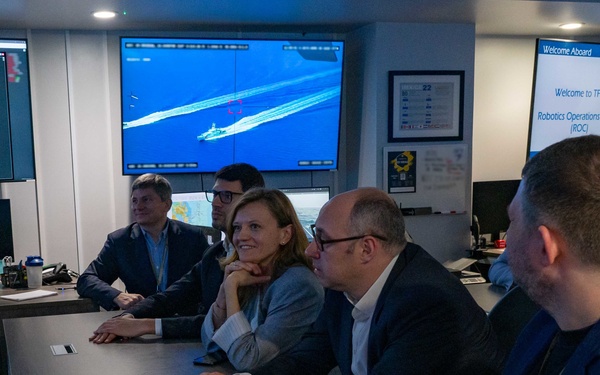 NAVCENT Hosts Ukraine Delegation for Tour of Unmanned and AI Task Force