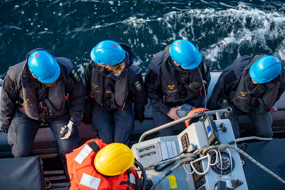 USS Porter Operates Alongside Swedish Navy