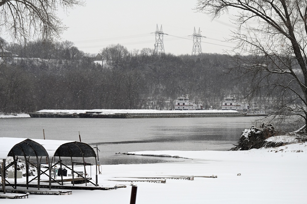 USACE welcomes first tow of 2023 navigation season to St. Paul, Minnesota