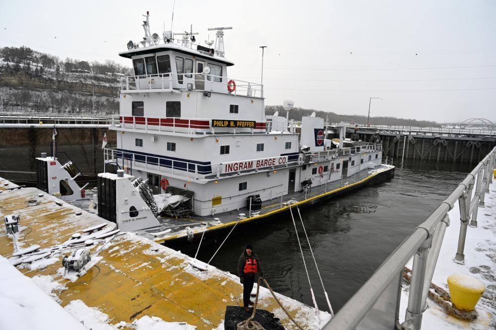 First barge of the 2023 navigation season arrives in St. Paul, Minnesota