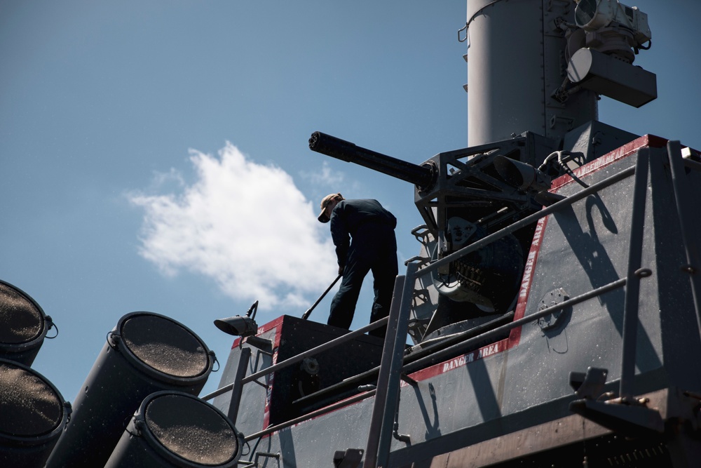 USS McFaul Conducts a Fresh Water Wash-down