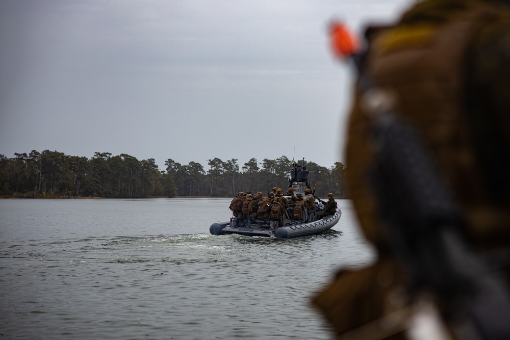 26th MEU’s Small Boat Detachment Maneuvers Within The Littorals