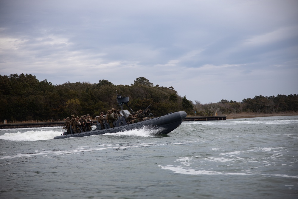 26th MEU’s Small Boat Detachment Maneuvers Within The Littorals