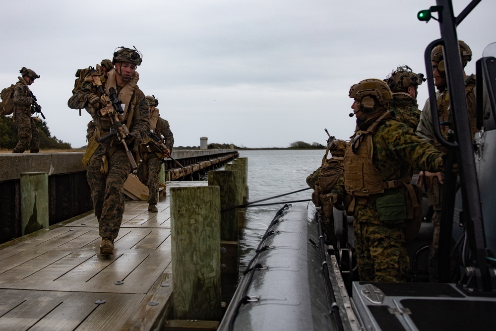 26th MEU’s Small Boat Detachment Maneuvers Within The Littorals