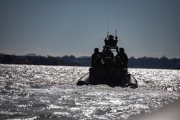 26th MEU’s Small Boat Detachment Maneuvers Within The Littorals