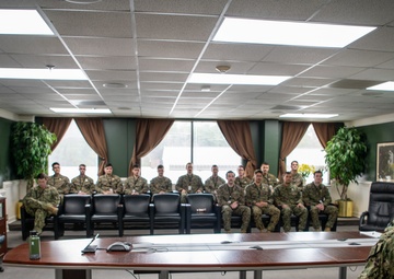 Commanding Officer NMOTC visits the Naval Special Operations Medical Institute