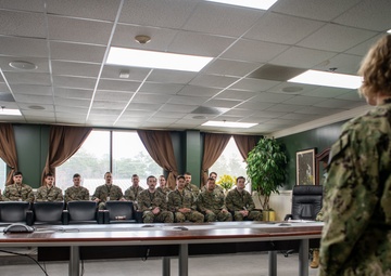 Commanding Officer NMOTC visits the Naval Special Operations Medical Institute