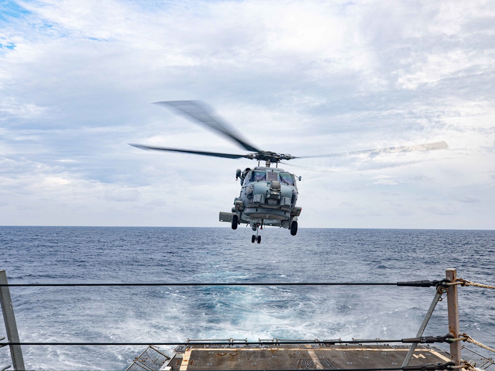 USS Farragut Conducts Flight Ops