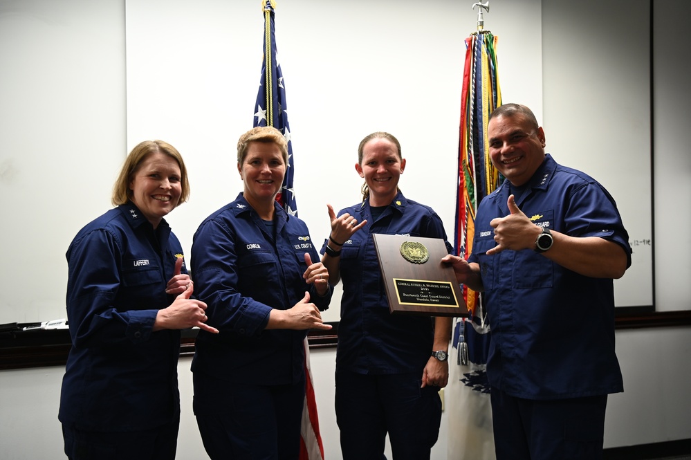 Pacific Area Reserve leadership accept prestigious national awards