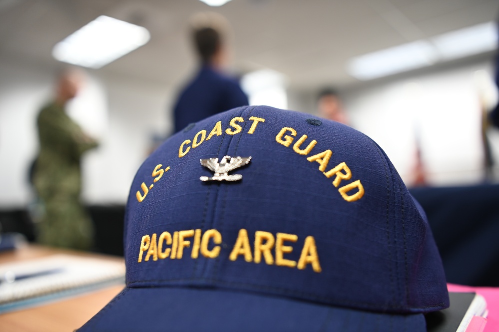 Pacific Area Reserve leadership accept prestigious national awards