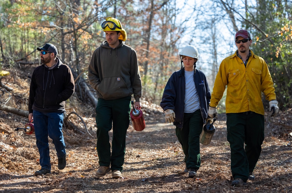 Quantico Fire &amp; Emergency Services and Natural Resources Environmental Affairs conduct controlled burns at Marine Corps Base Quantico