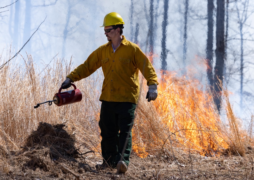 Quantico Fire &amp; Emergency Services and Natural Resources Environmental Affairs conduct controlled burns at Marine Corps Base Quantico