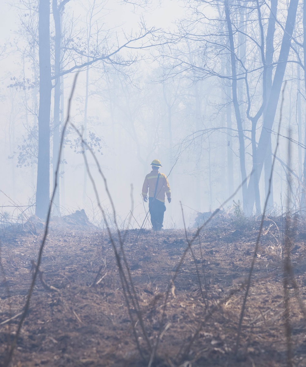 Quantico Fire &amp; Emergency Services and Natural Resources Environmental Affairs conduct controlled burns at Marine Corps Base Quantico