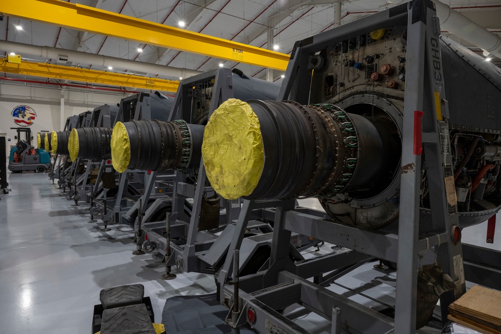 1 SOMXS Airmen perform maintenance on MC-130H