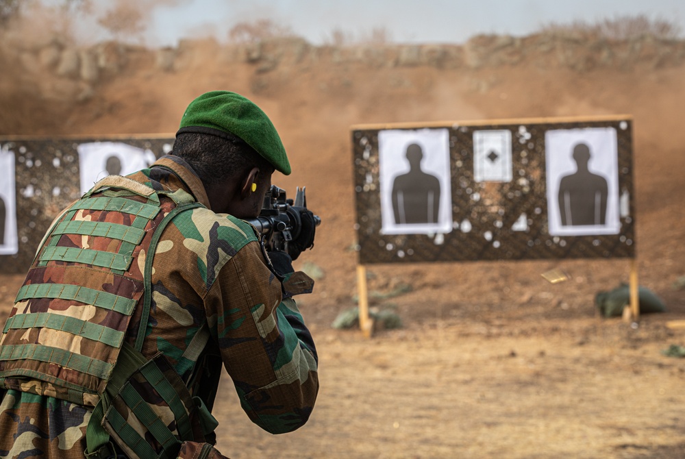 U.S. and Ghana train at the firing range
