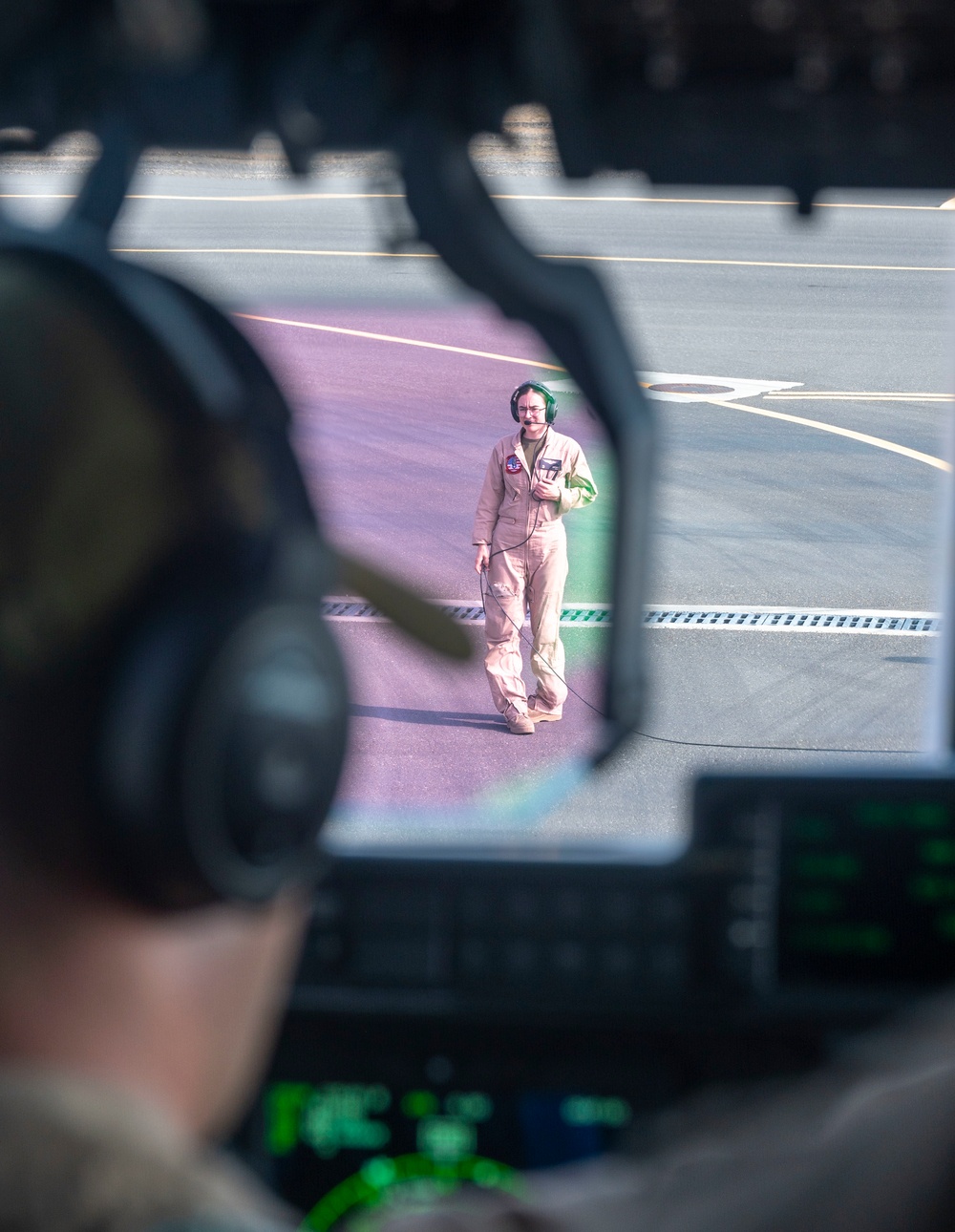 VMM-266 conduct air refueling en route to Saudi Arabia