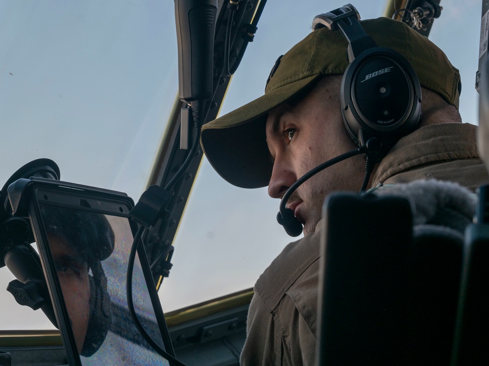 VMM-266 conduct air refueling en route to Saudi Arabia