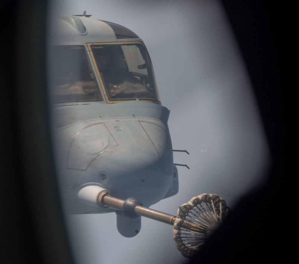 VMM-266 conduct air refueling en route to Saudi Arabia