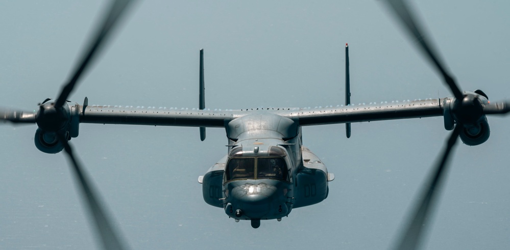 VMM-266 conduct air refueling en route to Saudi Arabia