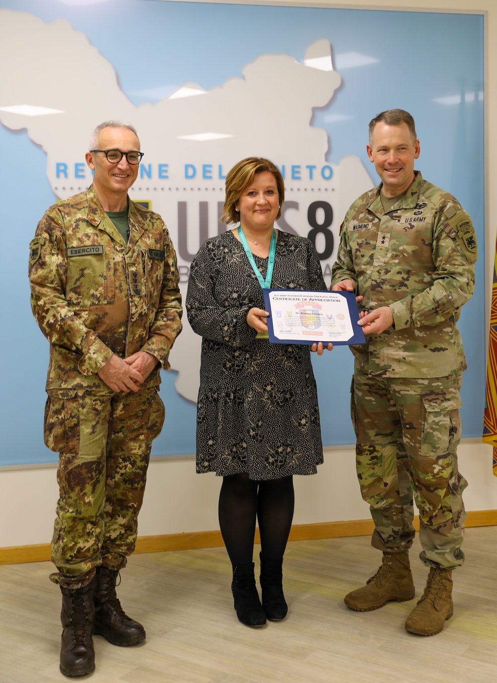 SETAF-AF leaders award certificate of appreciation at local hospital