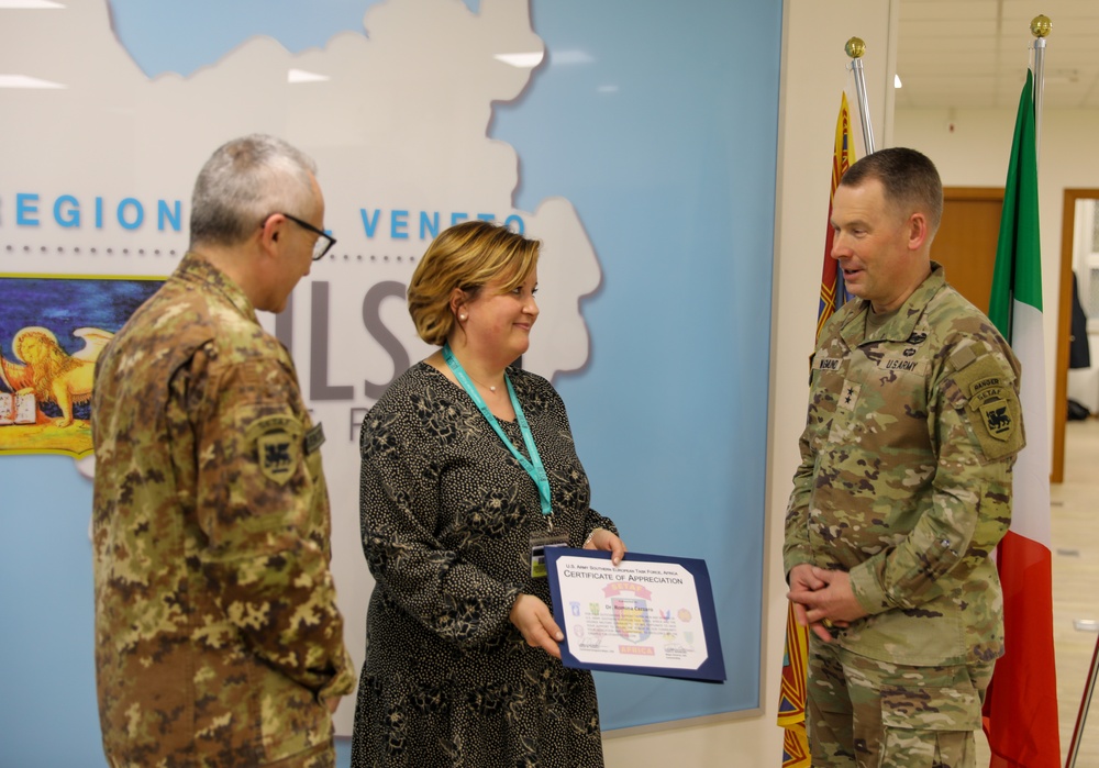 SETAF-AF leaders award certificate of appreciation at local hospital