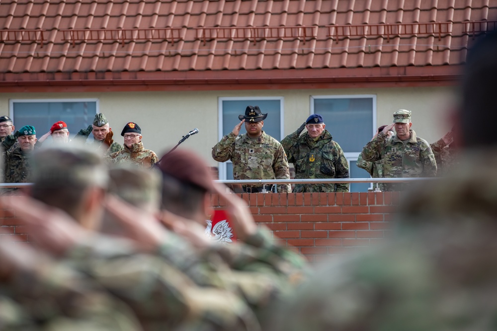 NATO and Ivy Division Tours eFP Battle Group Poland