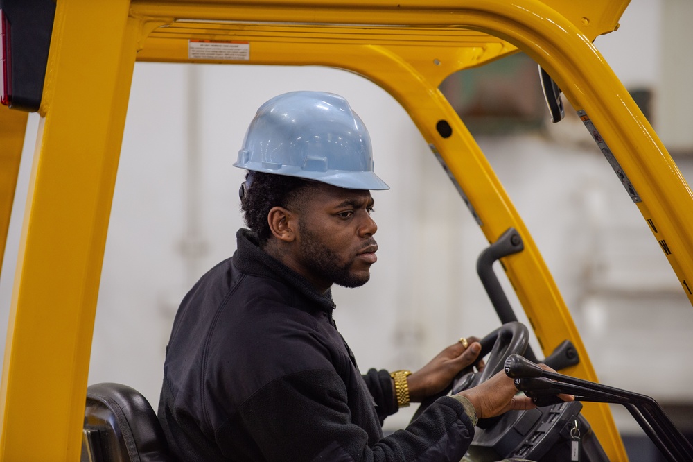 USS Carl Vinson (CVN 70) Sailors Conduct Supply Onload