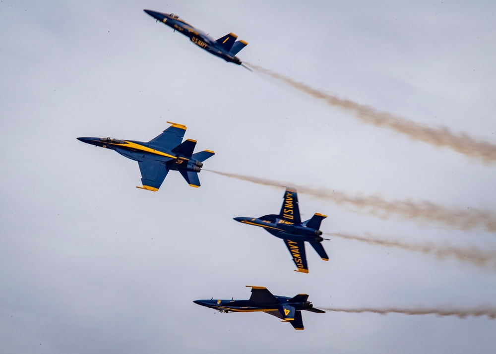 Blue Angels perform at the El Centro Airshow