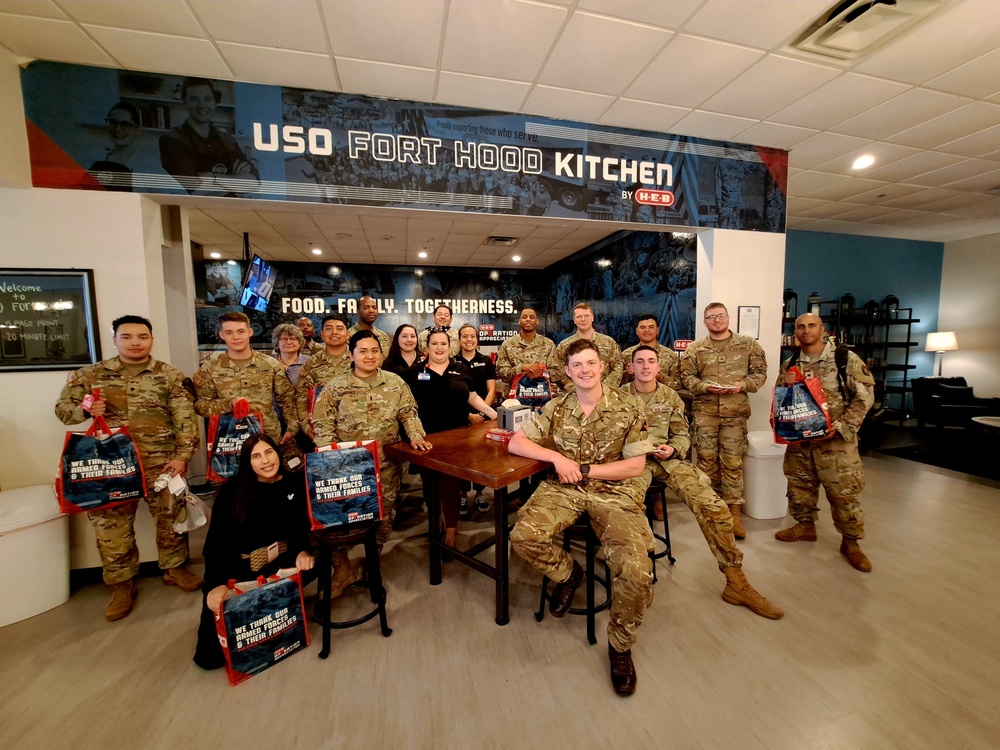 DVIDS - News - USO provides opportunity for service members to