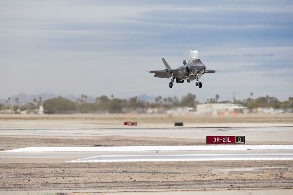 MCAS Yuma hosts airshow for Crane Elementary School District