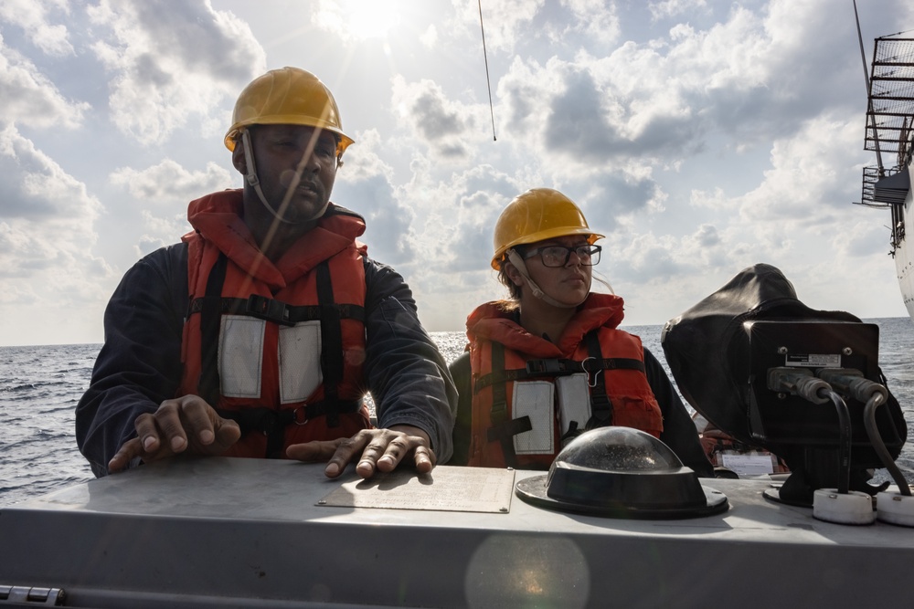 USS Ashland Coordinates a Search and Rescue