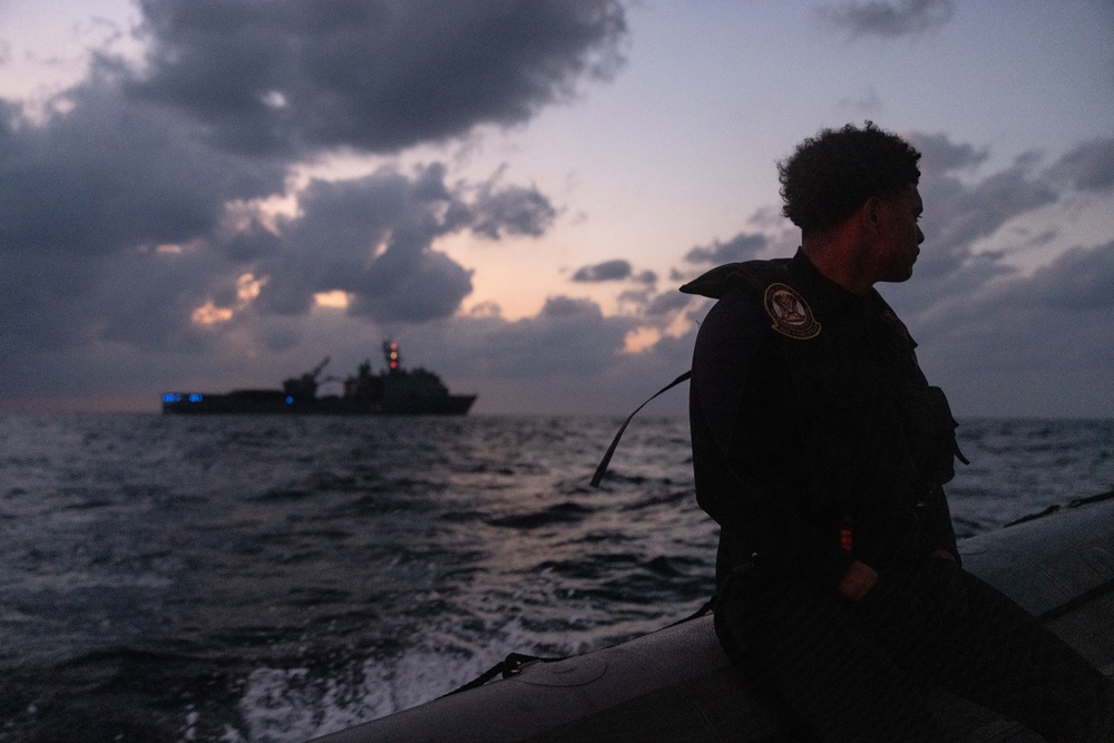 USS Ashland Coordinates a Search and Rescue