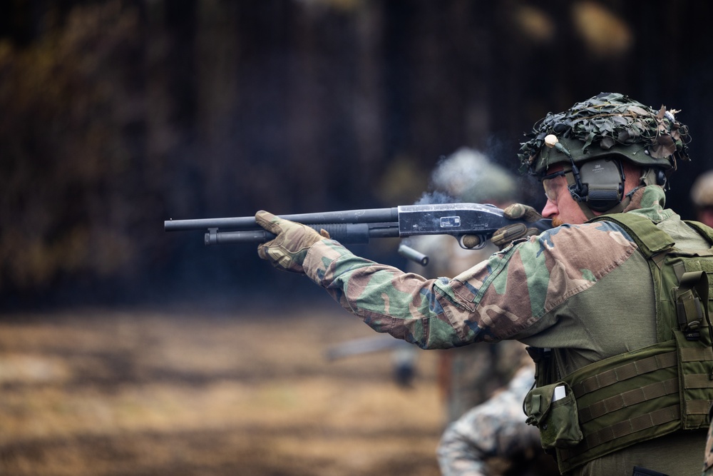 Dutch Marines conduct breaching training with 2d CEB