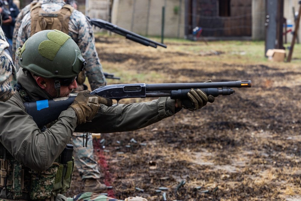 Dutch Marines conduct breaching training with 2d CEB