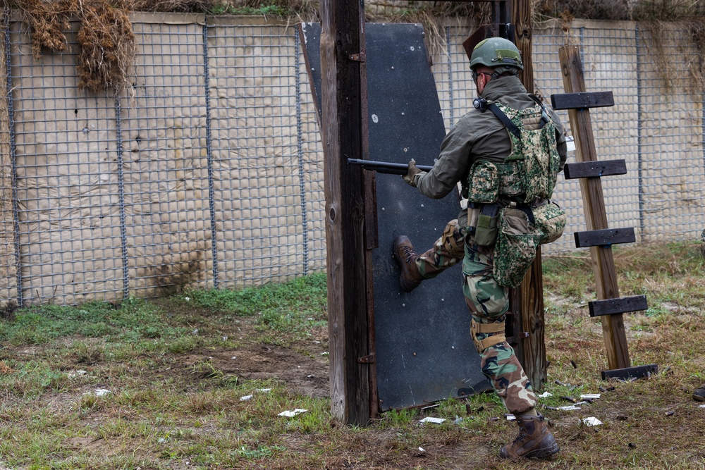 Dutch Marines conduct breaching training with 2d CEB