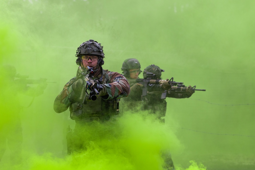 Dutch Marines conduct breaching training with 2d CEB