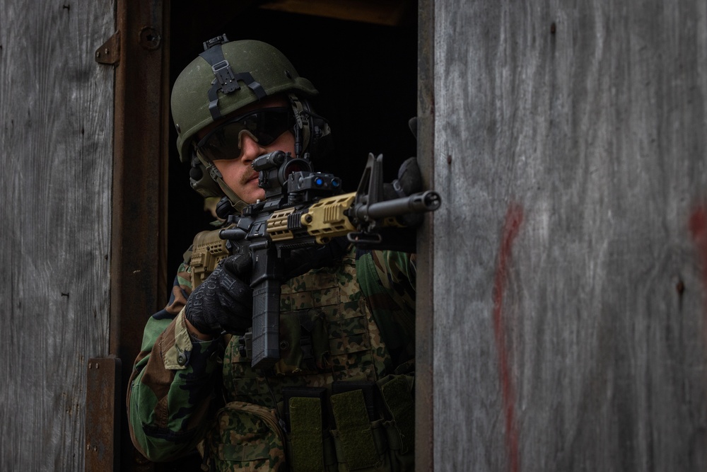 Dutch Marines conduct breaching training with 2d CEB