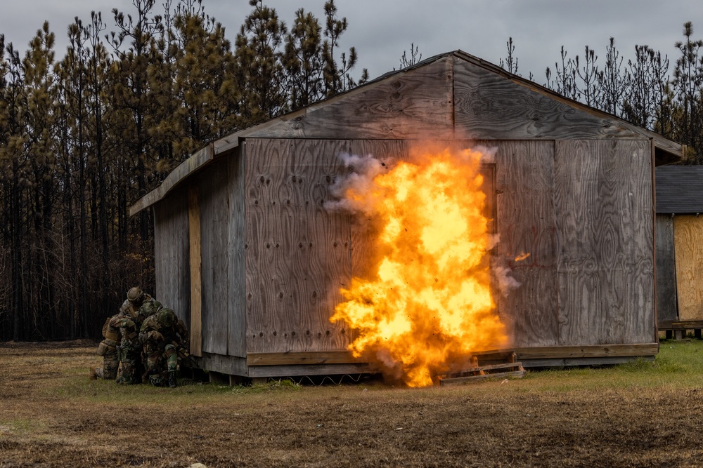 Dutch Marines conduct breaching training with 2d CEB