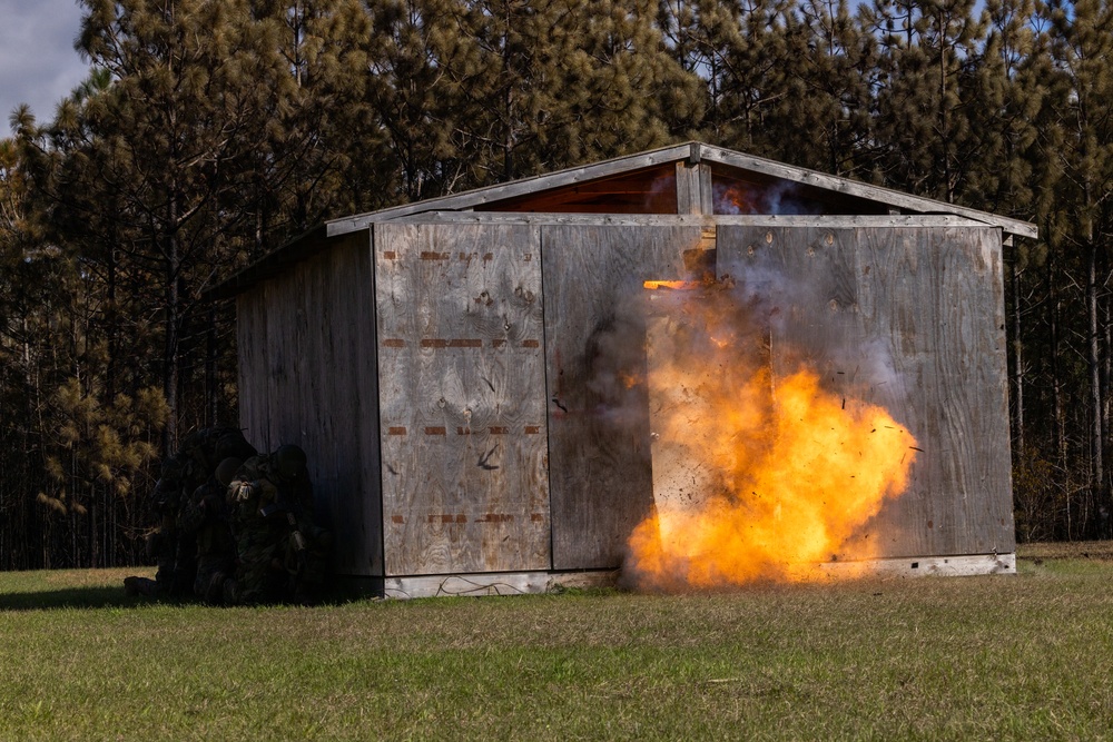 Dutch Marines conduct breaching training with 2d CEB