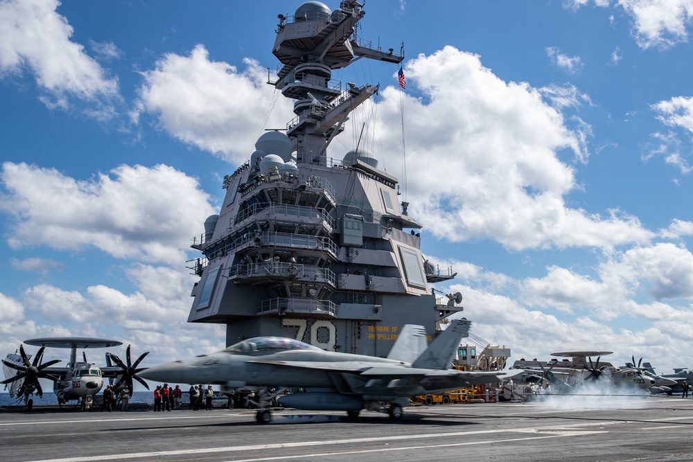 DVIDS - Images - Vice Adm. Dwyer Arrival [Image 10 of 12]