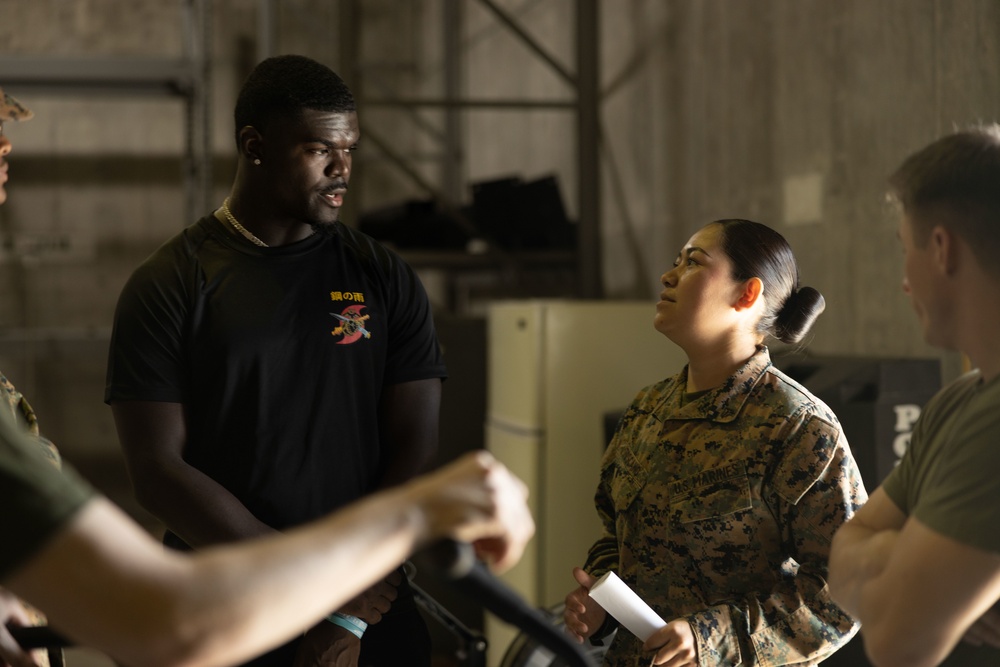 Jamin Davis visits Marines of 3/12