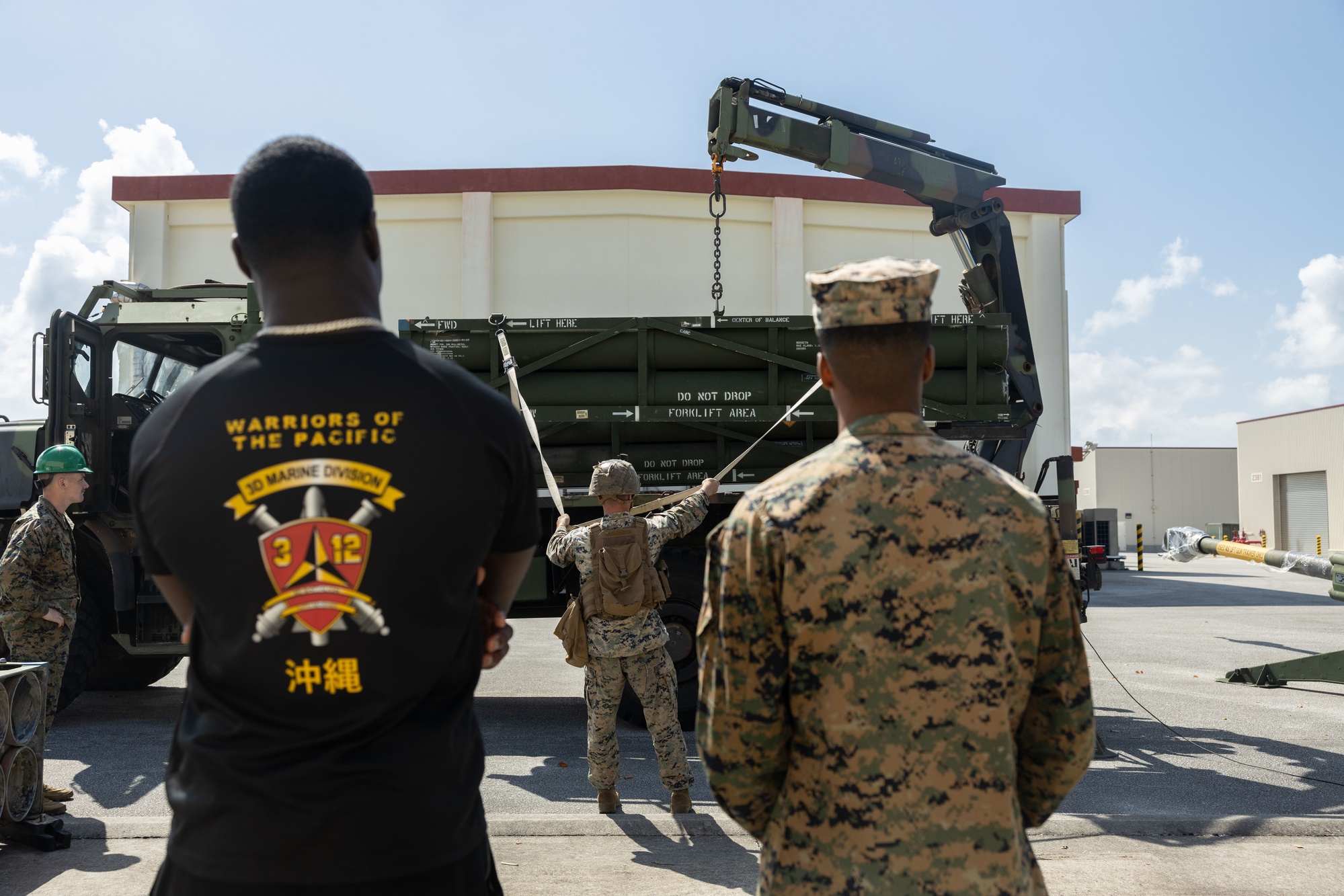 DVIDS - Images - The Washington Commanders visit Marine Barracks