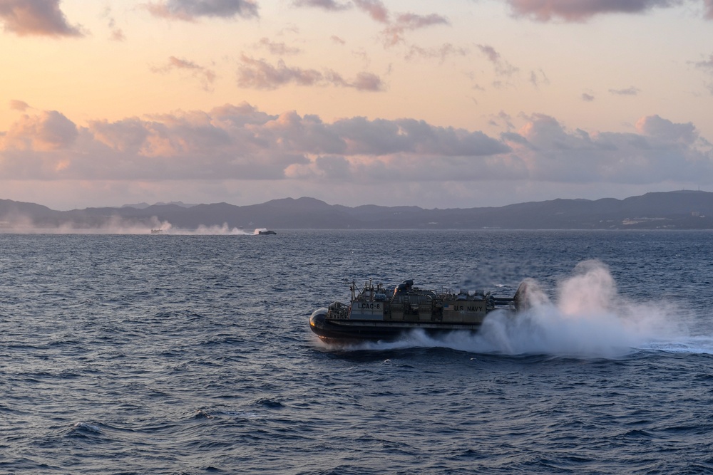 USS Green Bay (LPD 20) Conducts Crossdeck LCAC Operations with JMSDF