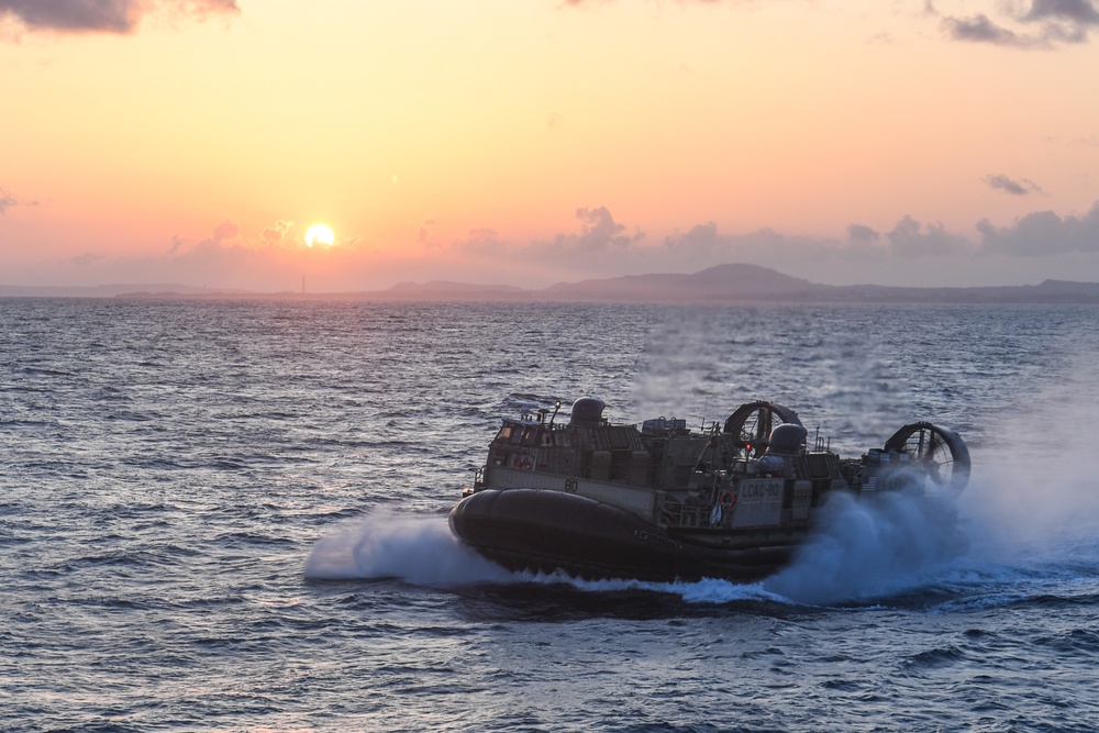 USS Green Bay (LPD 20) Conducts Crossdeck LCAC Operations with JMSDF