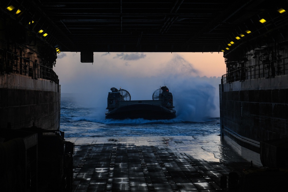 USS Green Bay (LPD 20) Conducts Crossdeck LCAC Operations with JMSDF