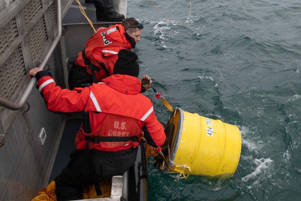 Coast Guard, Royal Canadian Air Force conduct training off California