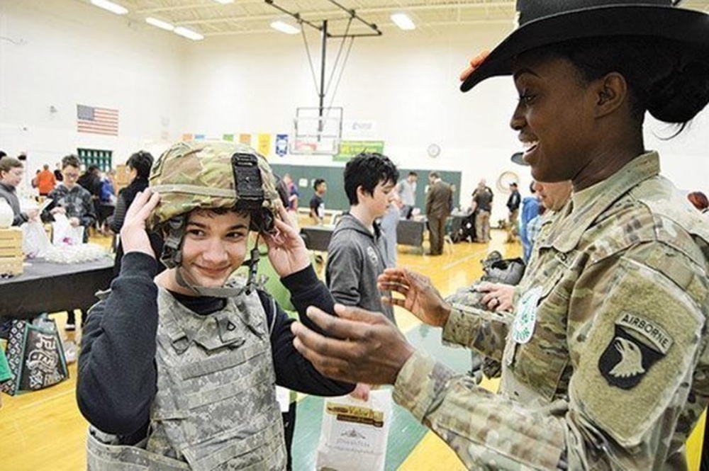 DVIDS - News - Ft. Campbell Soldiers honored at Tennessee Titans game