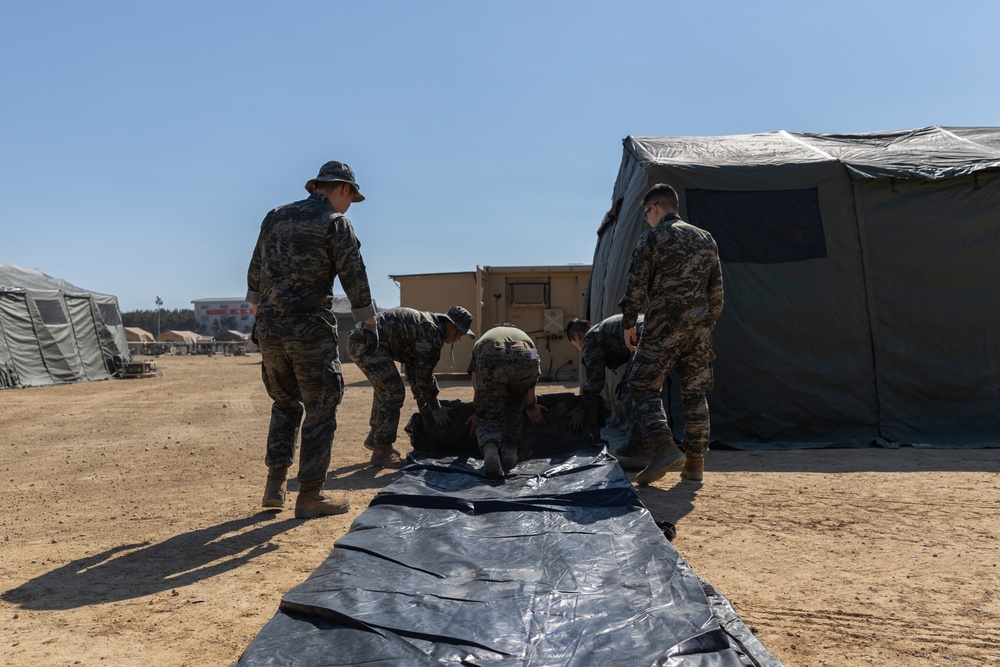 U.S. and ROK Marines Work Together During Freedom Shield
