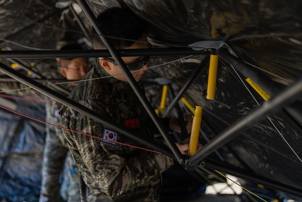 U.S. and ROK Marines Work Together During Freedom Shield